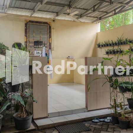 Vandhela Homestay Syariah RedPartner Surabaya Luaran gambar
