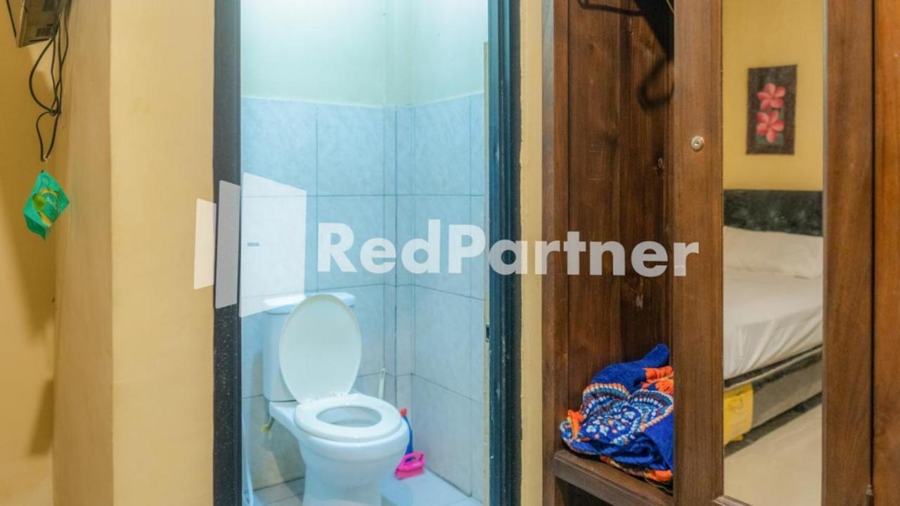 Vandhela Homestay Syariah RedPartner Surabaya Luaran gambar