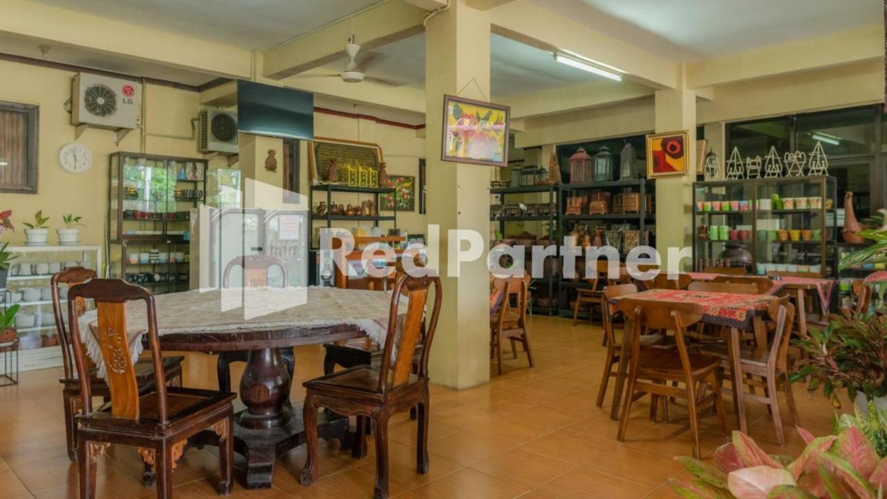 Vandhela Homestay Syariah RedPartner Surabaya Luaran gambar