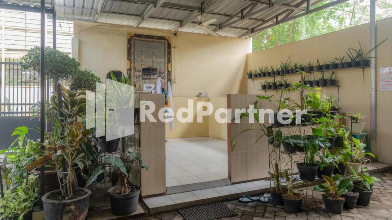 Vandhela Homestay Syariah RedPartner Surabaya Luaran gambar