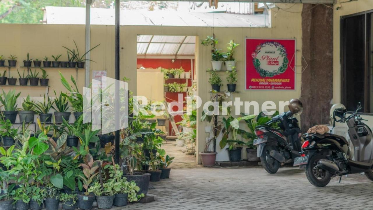 Vandhela Homestay Syariah RedPartner Surabaya Luaran gambar
