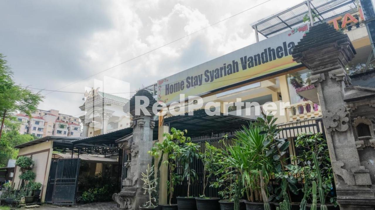 Vandhela Homestay Syariah RedPartner Surabaya Luaran gambar